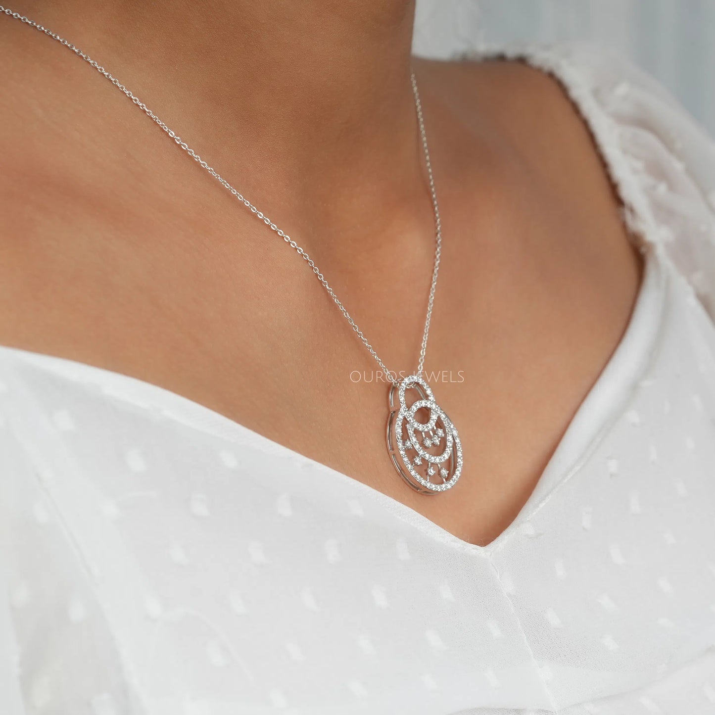 Circle Round Cut Diamond Pendant