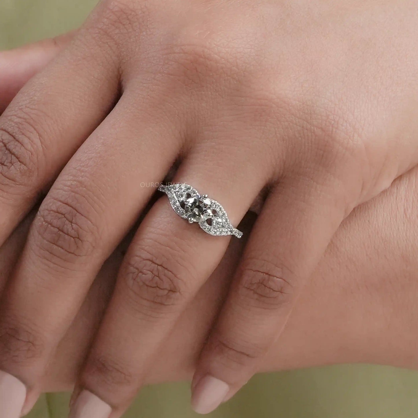 Olive Round Cut Cluster Diamond Dainty Ring