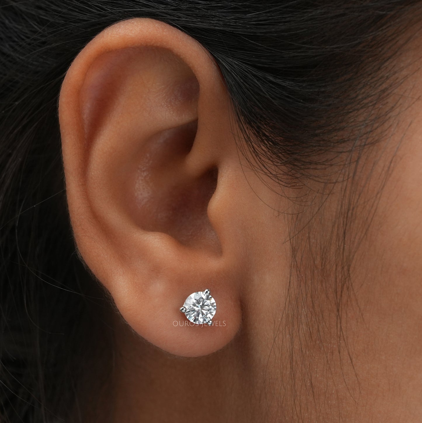 Round Diamond Solitaire Stud Earring
