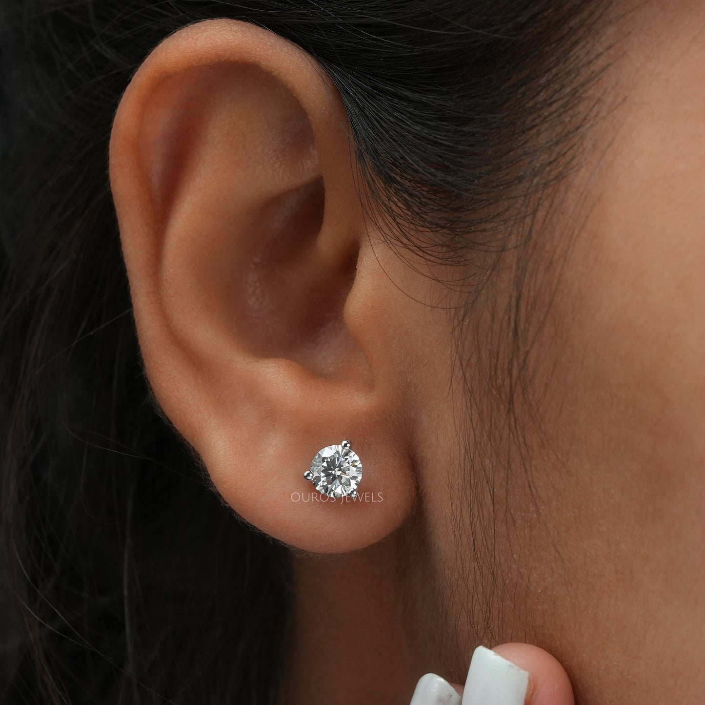 Round Diamond Solitaire Stud Earring