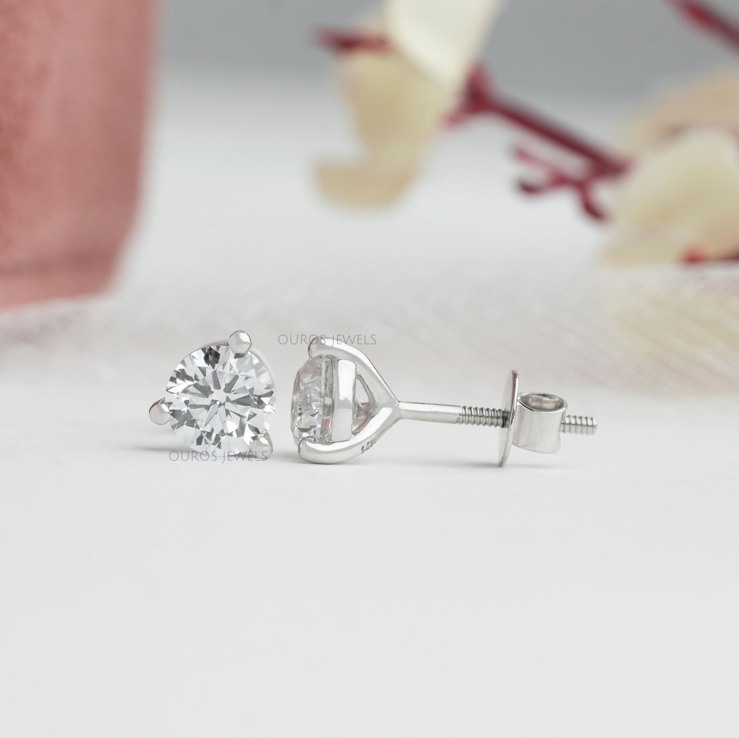 Round Diamond Solitaire Stud Earring