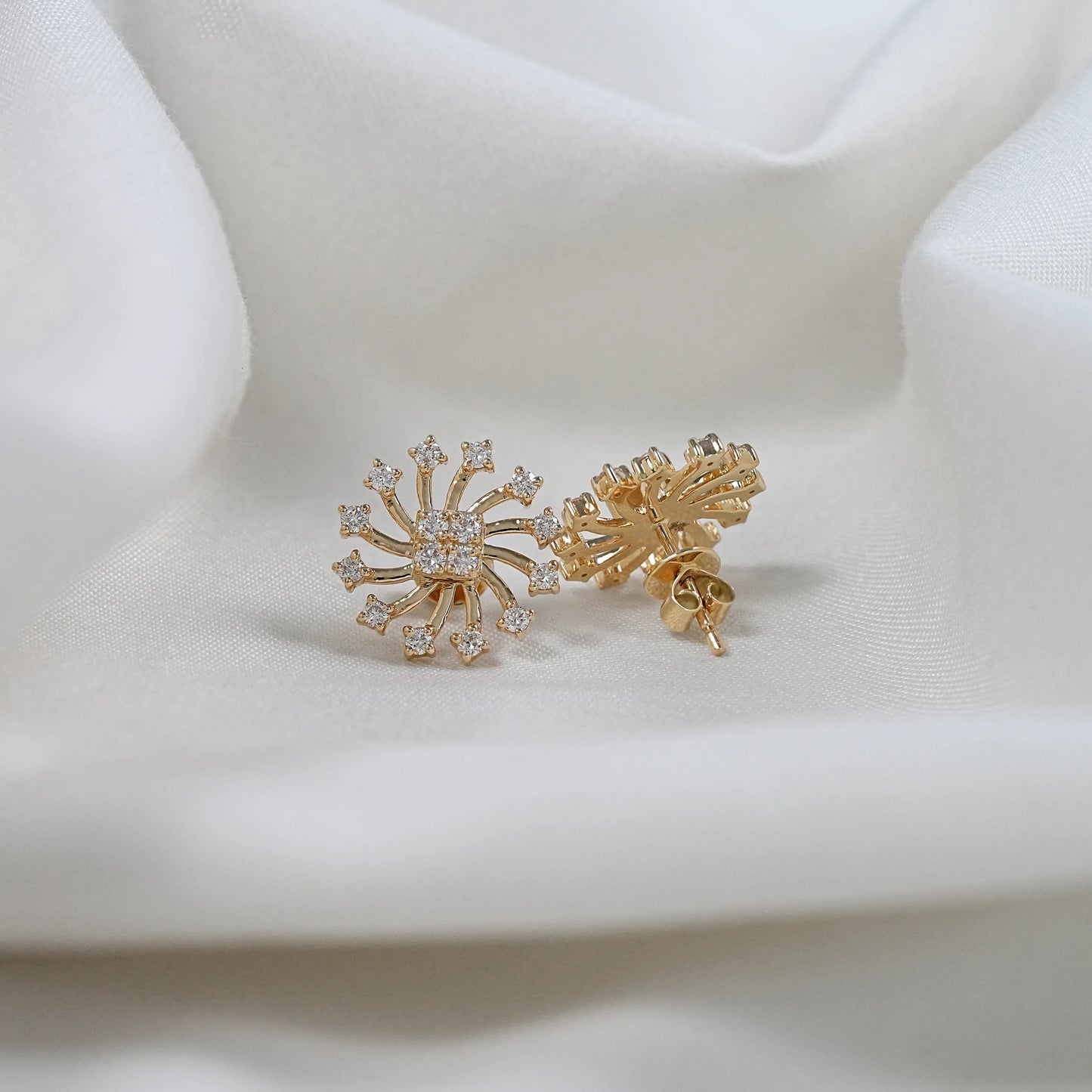 Earth Mined Round Diamond Stud Earrings