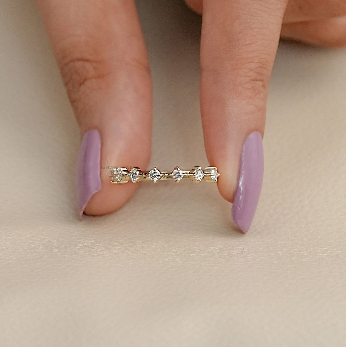 Round Diamond Prong Engagement Band