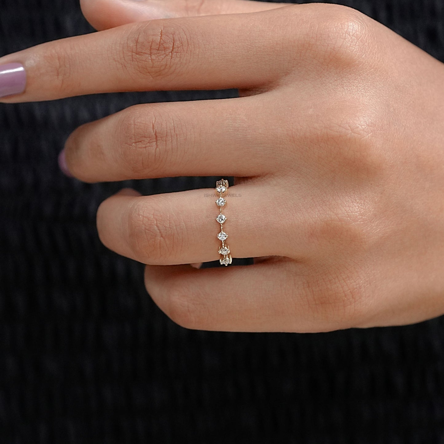 Round Diamond Prong Engagement Band