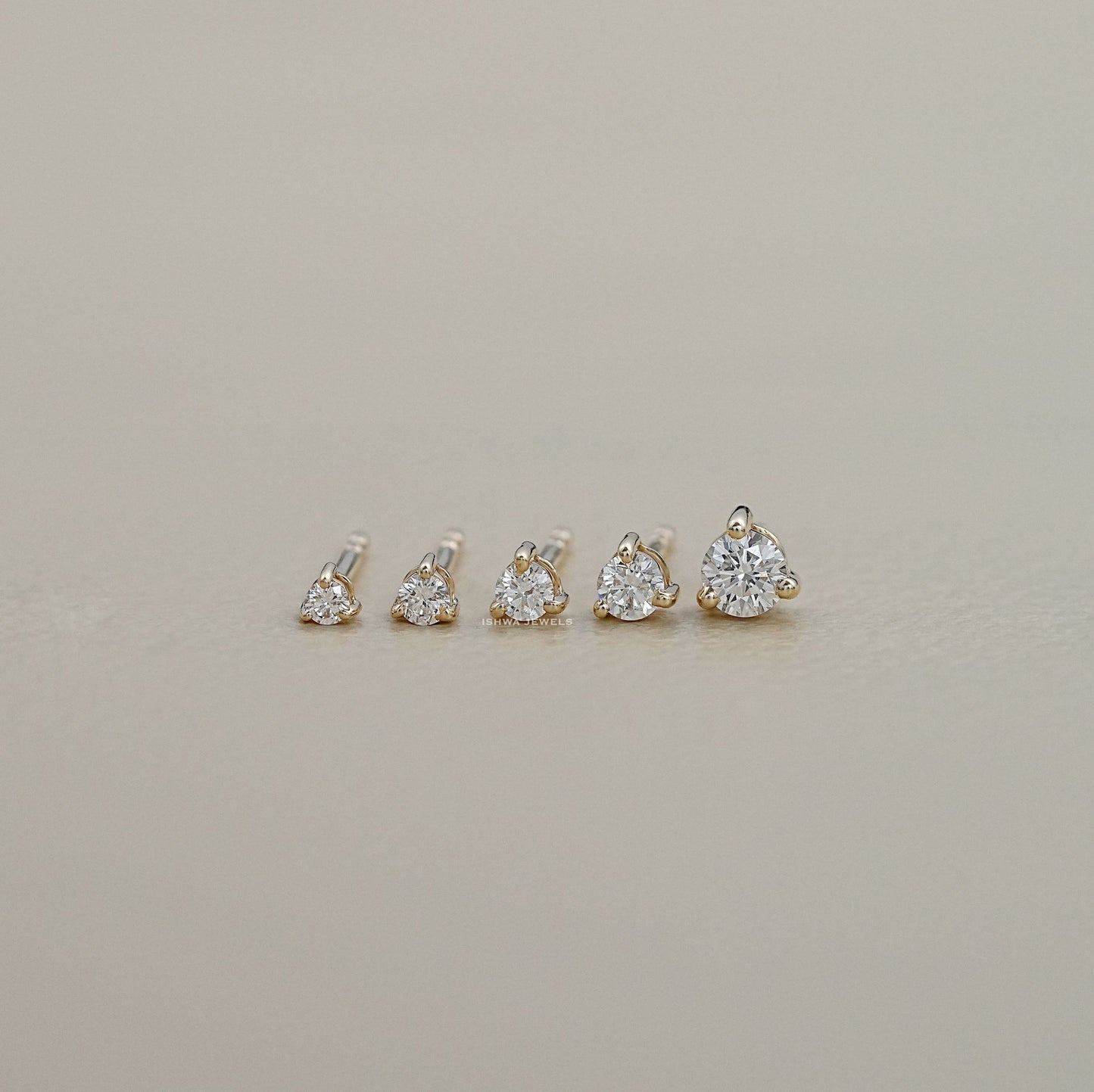 Round Cut Single Diamond Stud Earring