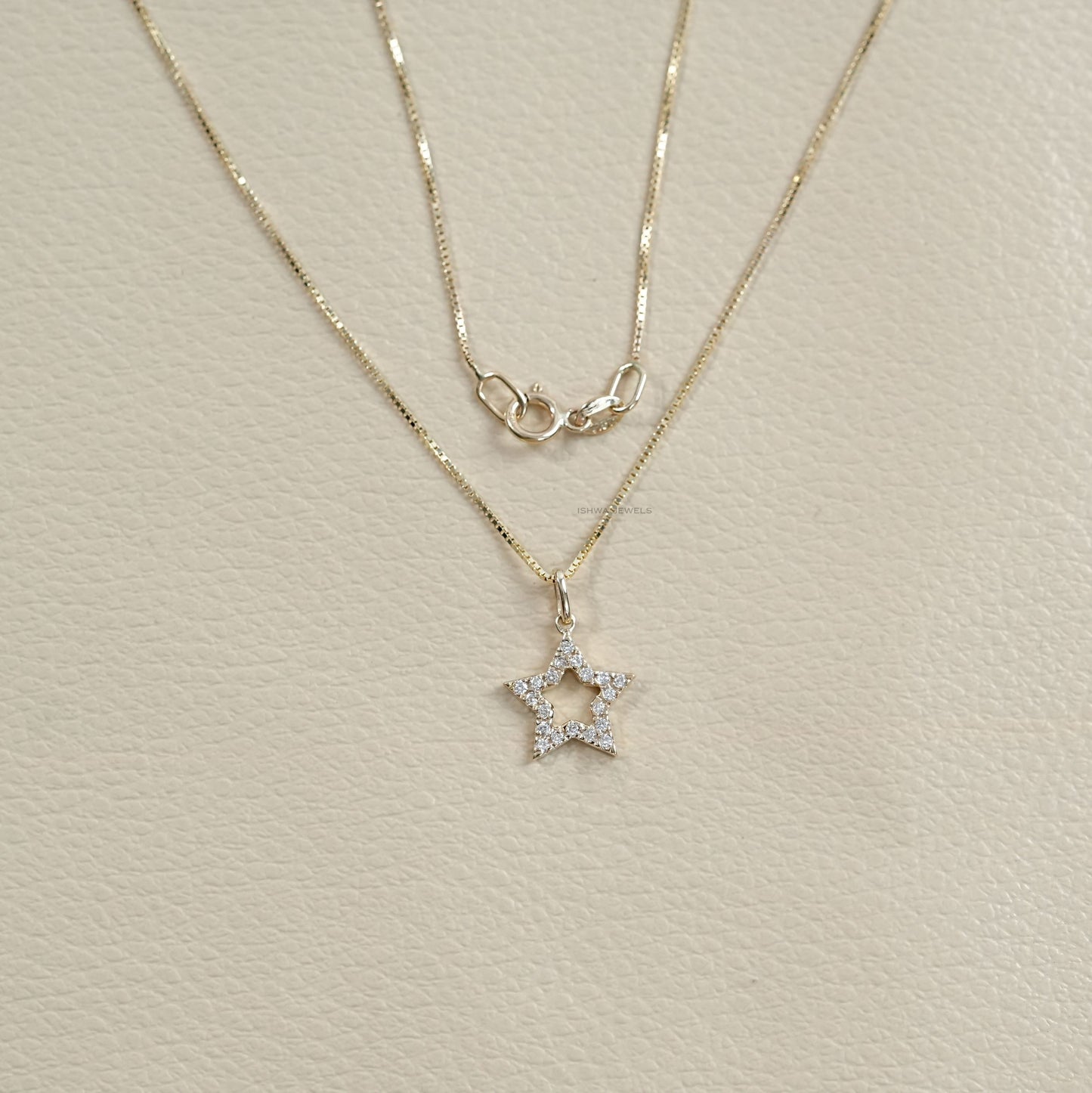 Round Diamond Star Necklace