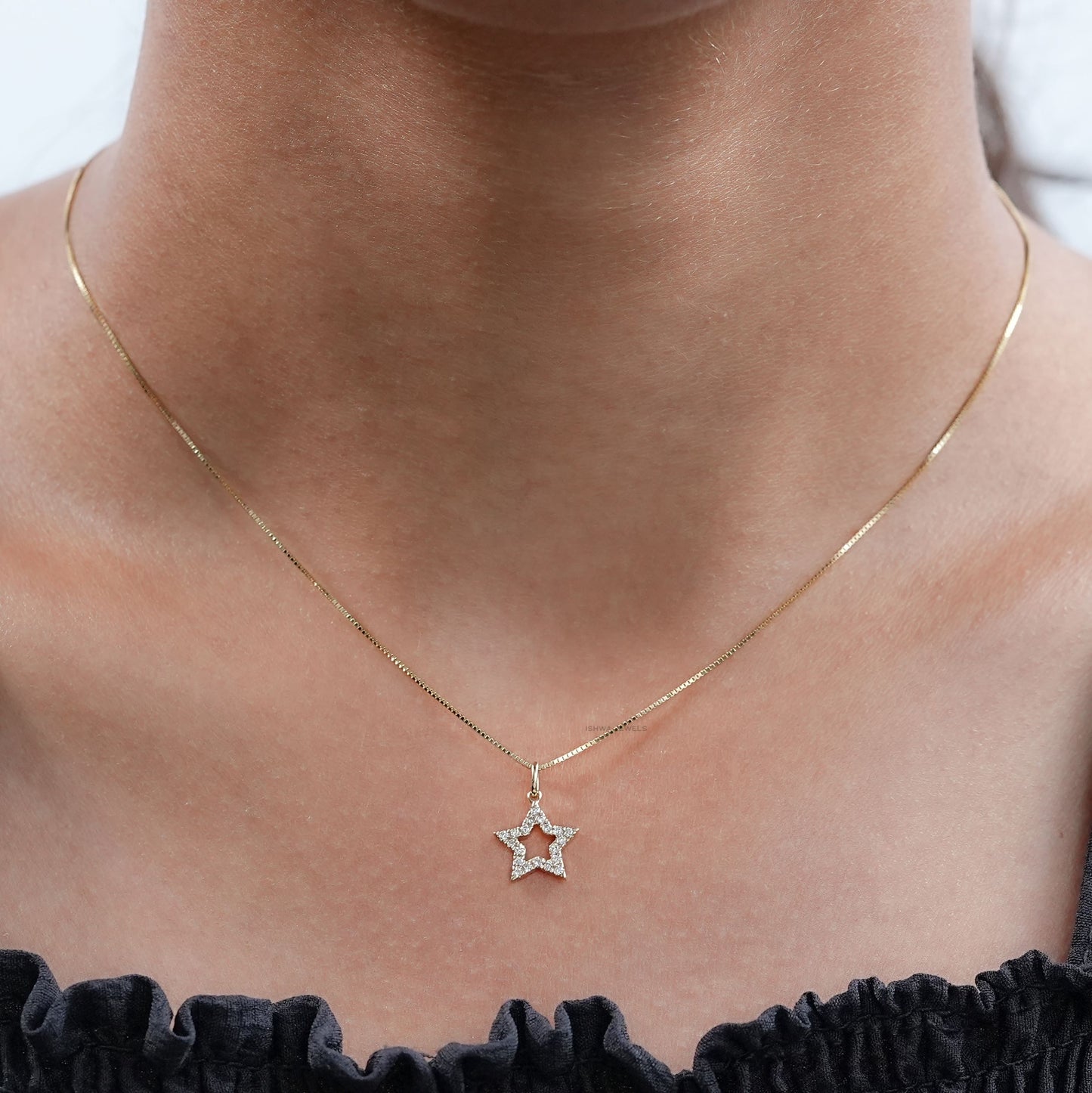 Round Diamond Star Necklace
