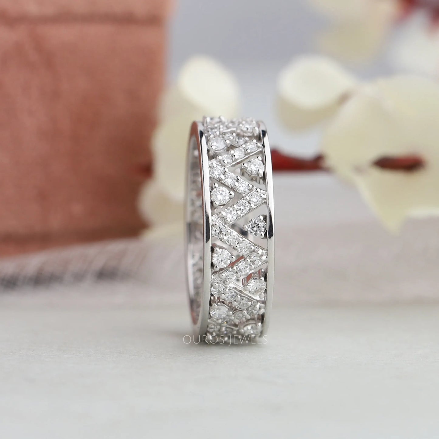 Round Cluster Diamond Wedding Band