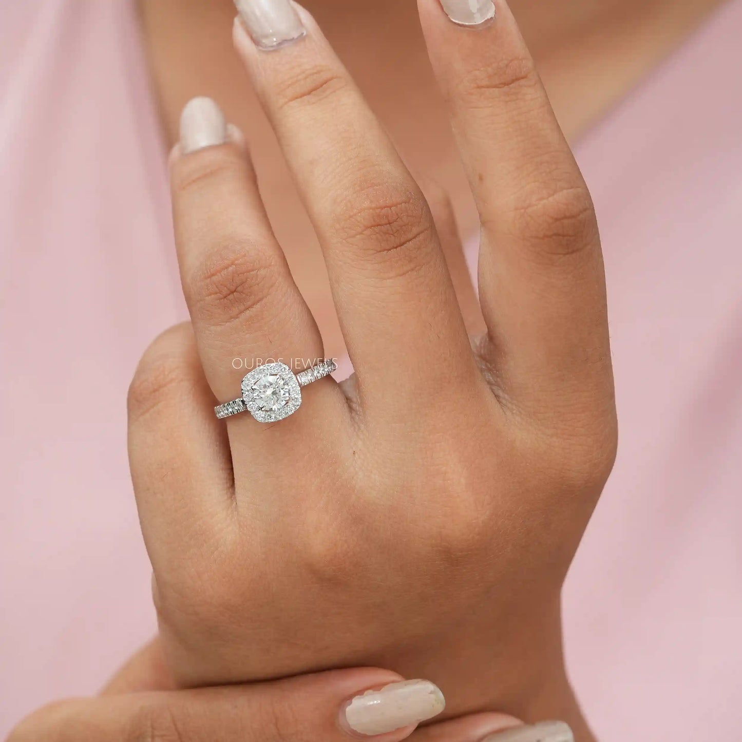 Round Diamond Halo Engagement Ring