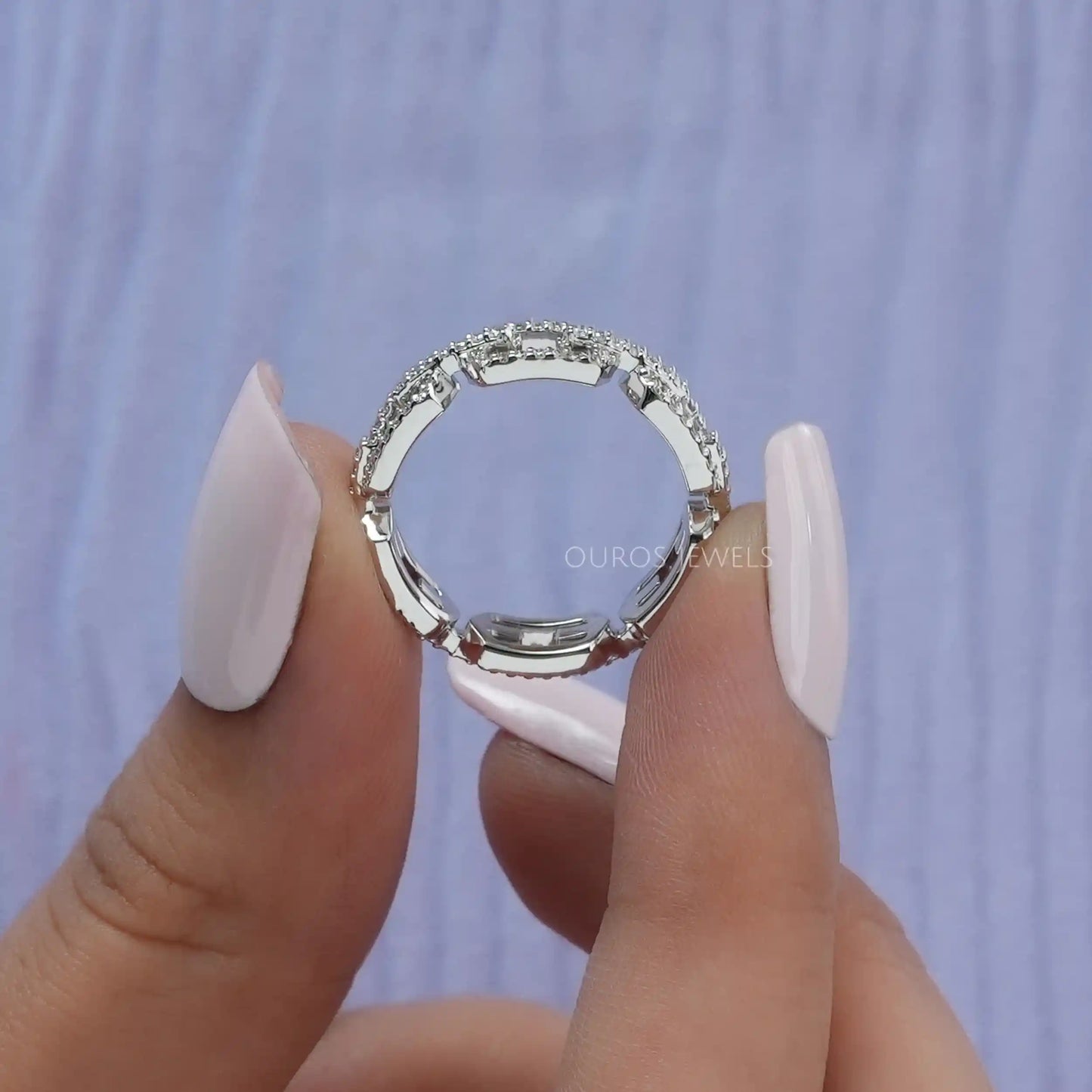 Round Diamond Link Chain Band