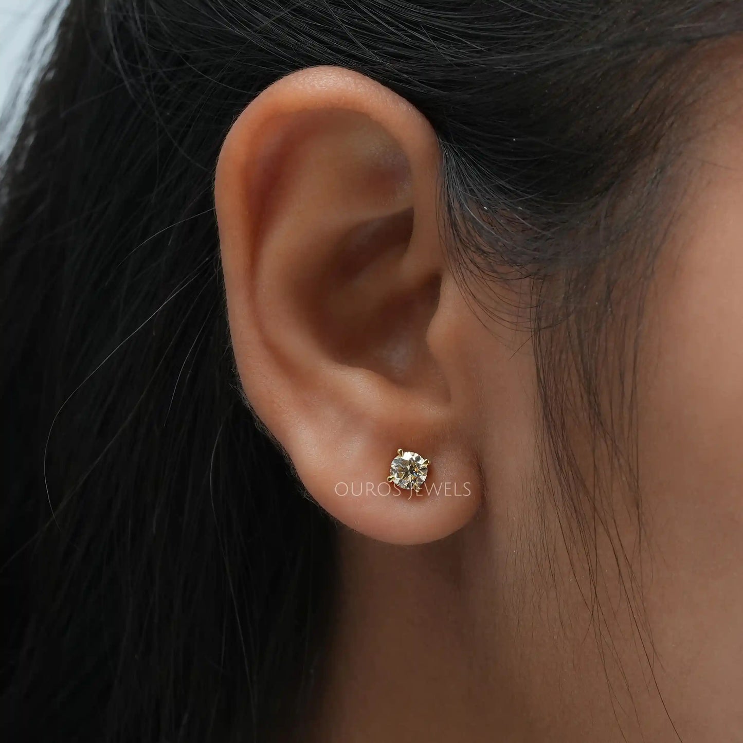 Round Brilliant Cut Diamond Stud Earrings