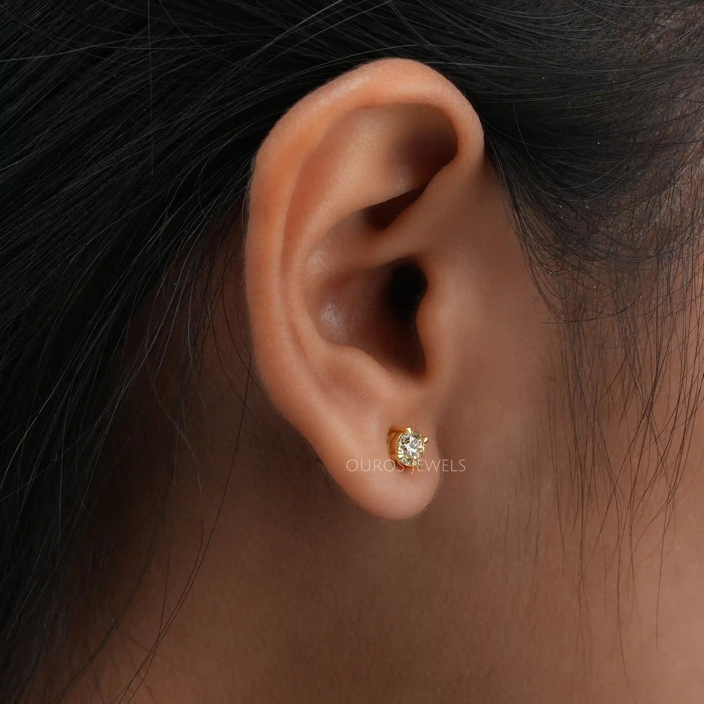 Round Brilliant Cut Diamond Stud Earrings