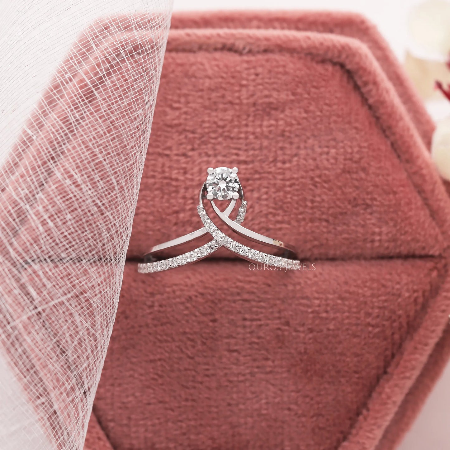 Round Cut Diamond Curved Ring