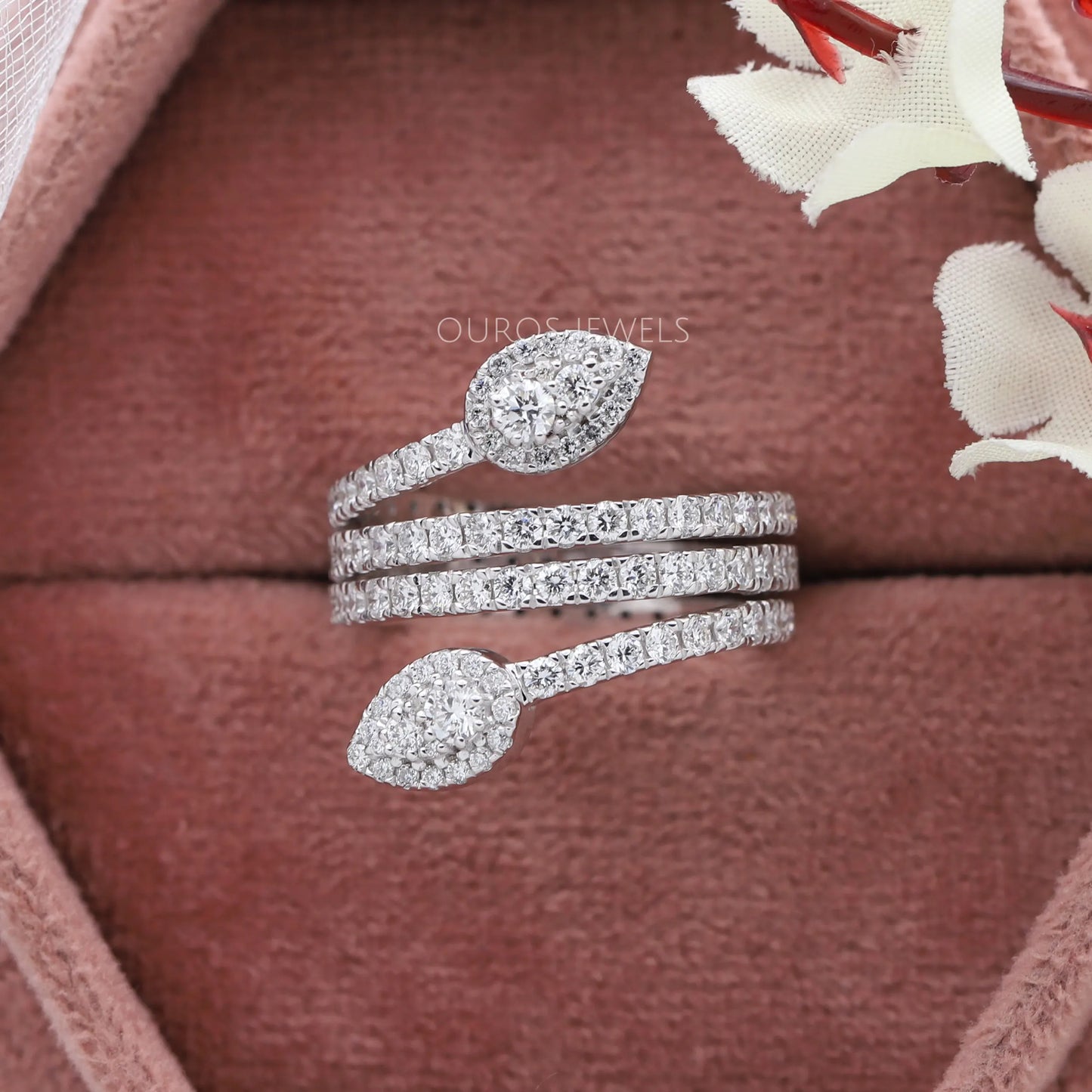 Round Cut Diamond Spiral Band