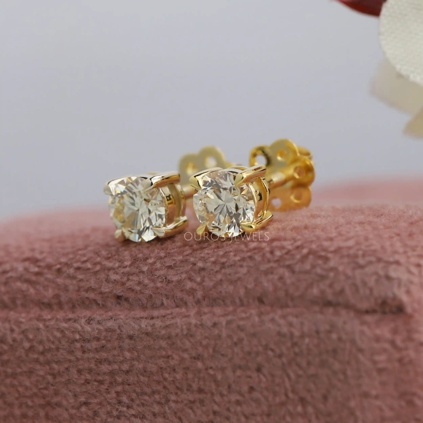 Round Brilliant Cut Diamond Stud Earrings