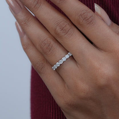 Round Cut Diamond Band