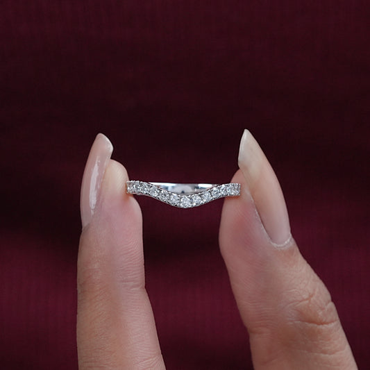 Round Cut Lab Diamond Curved Band