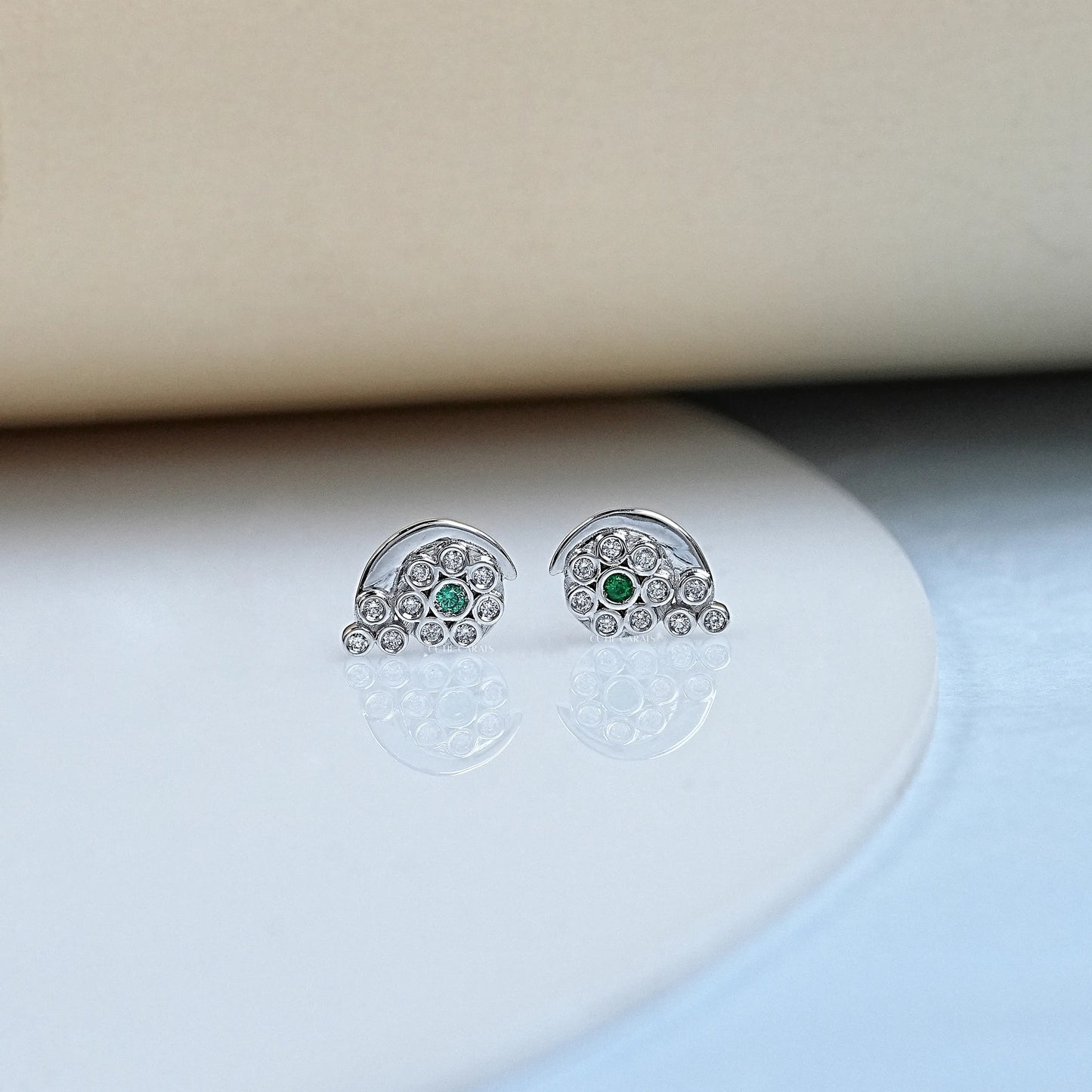 Round Diamond Snail Shaped Stud