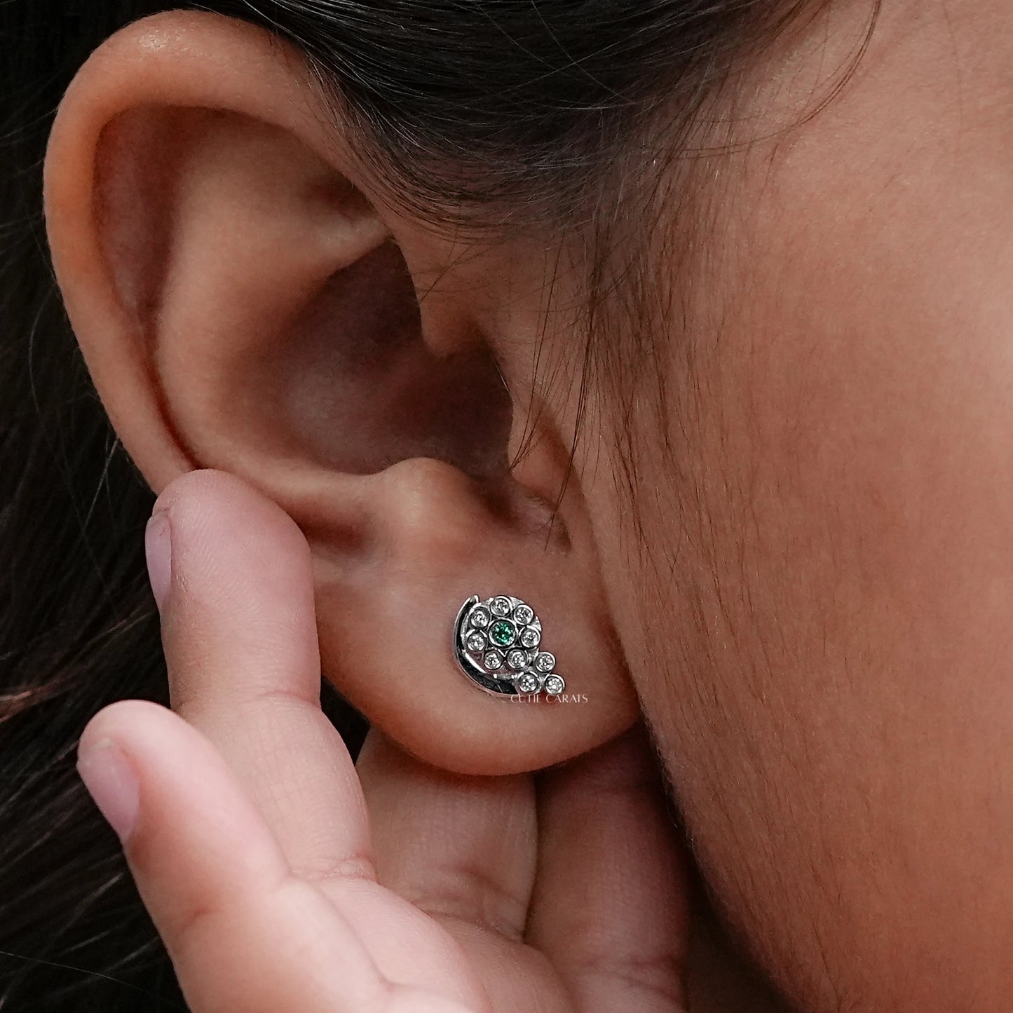 Round Diamond Snail Shaped Stud