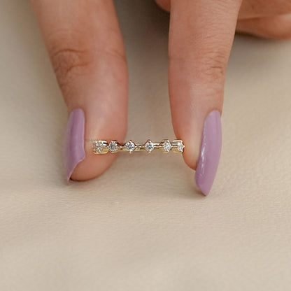 Round Diamond Prong Engagement Band