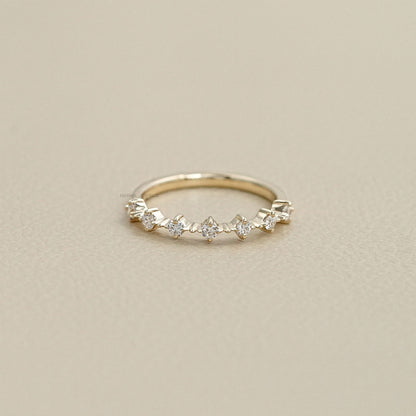 Round Diamond Prong Engagement Band