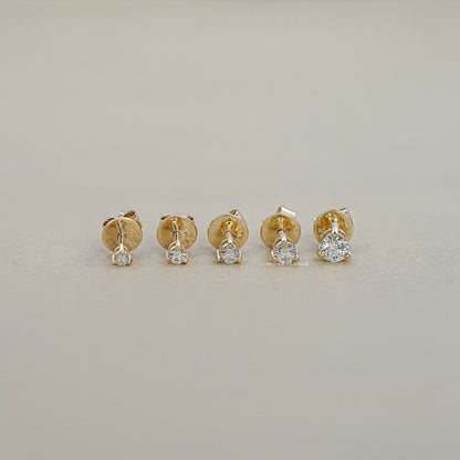 Round Lab Diamond Stud Earring