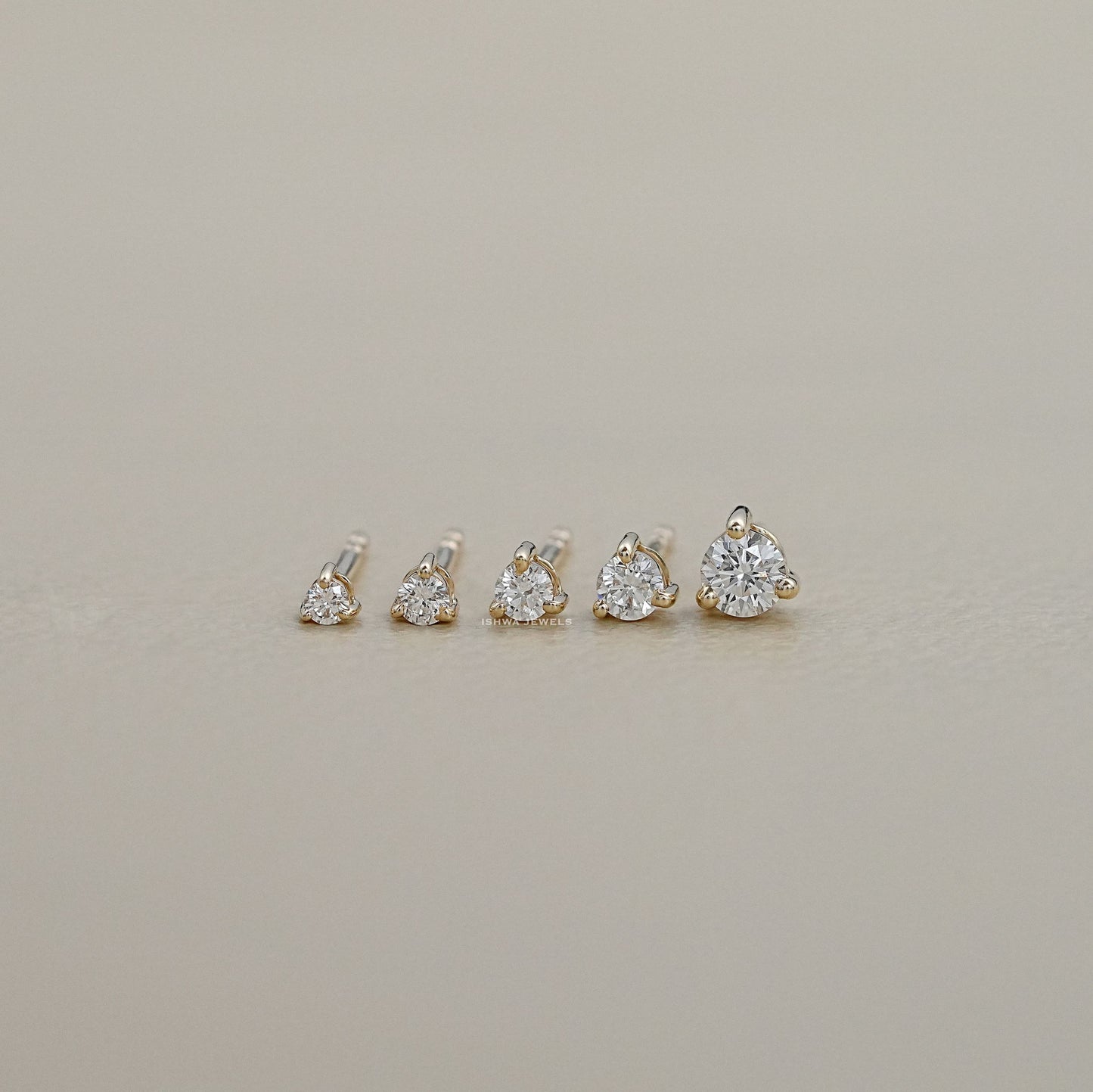 Round Diamond Stud Earring