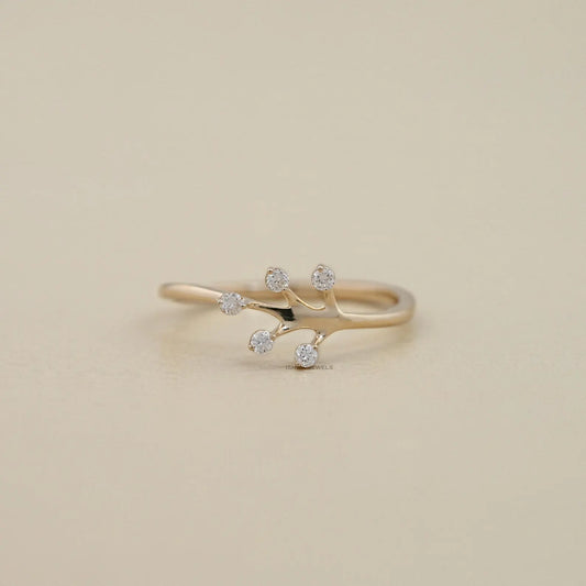 Round Cut Diamond Engagement Ring
