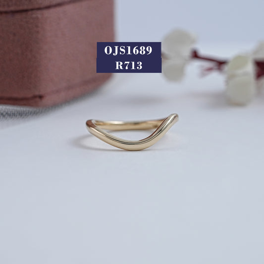 14K Yellow Gold Chevron Band