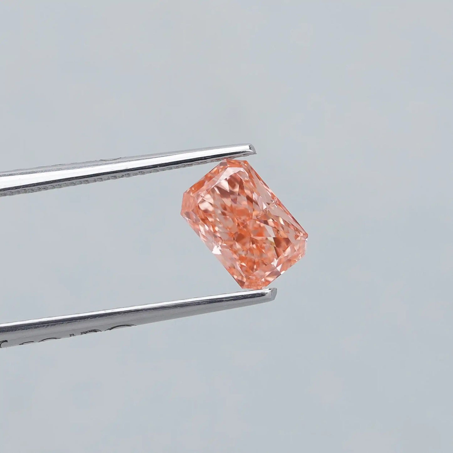 1.05 Carat Fancy Vivid Pink Cut Lab Grown Diamond