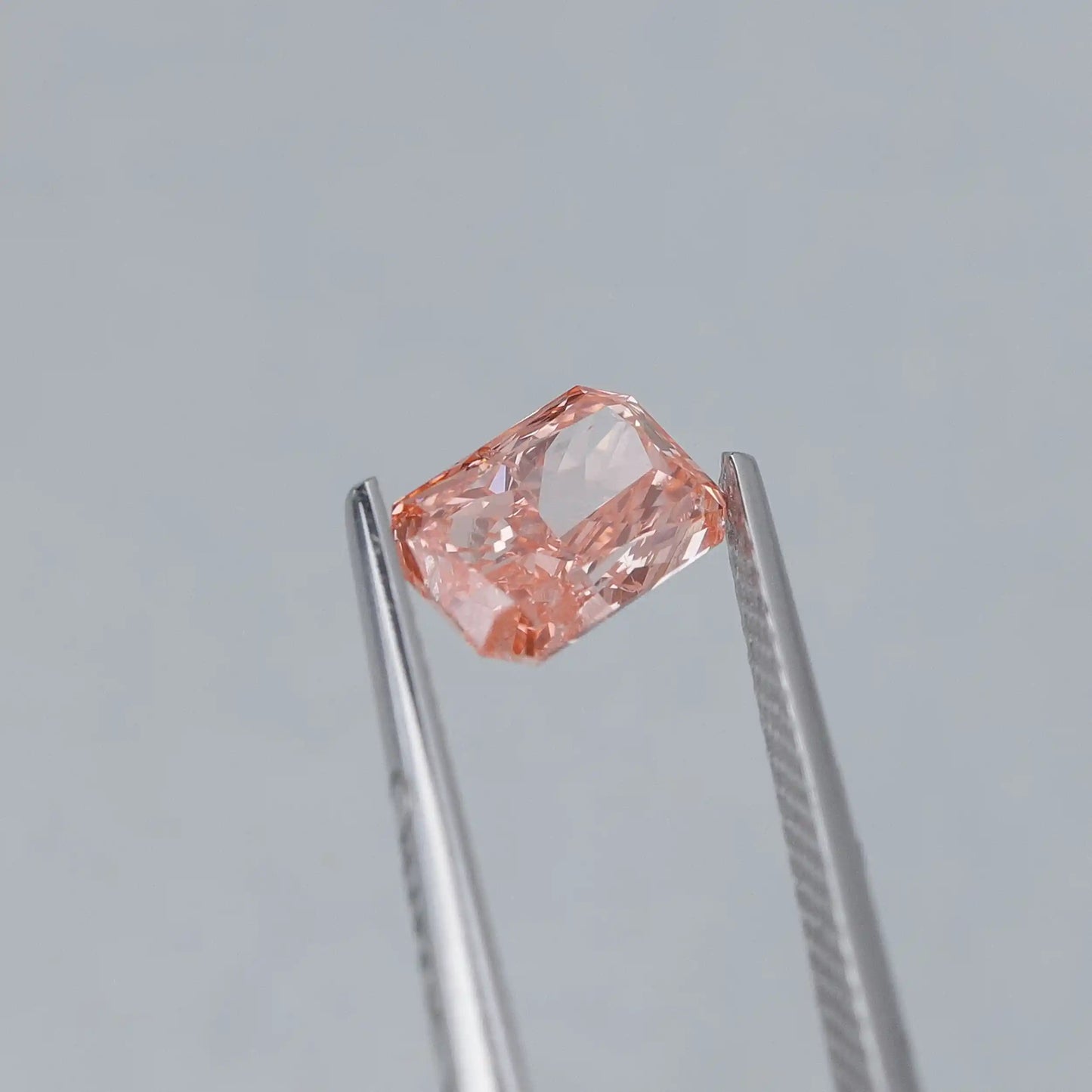 1.05 Carat Fancy Vivid Pink Cut Lab Grown Diamond